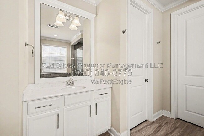 Building Photo - 145 Barclay Dr
