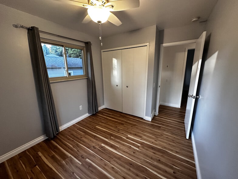 Building Photo - 3589 Knollview Ave
