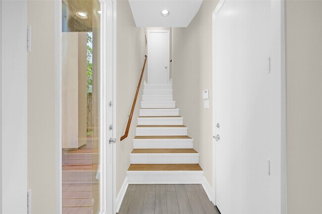 Building Photo - 2419 Charleston St