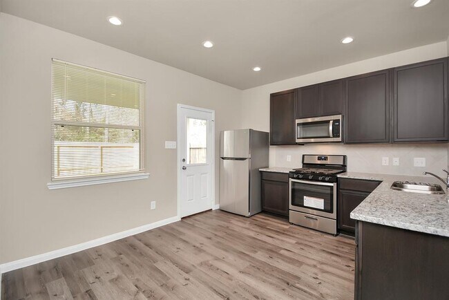 Building Photo - 2260 Raider Dr