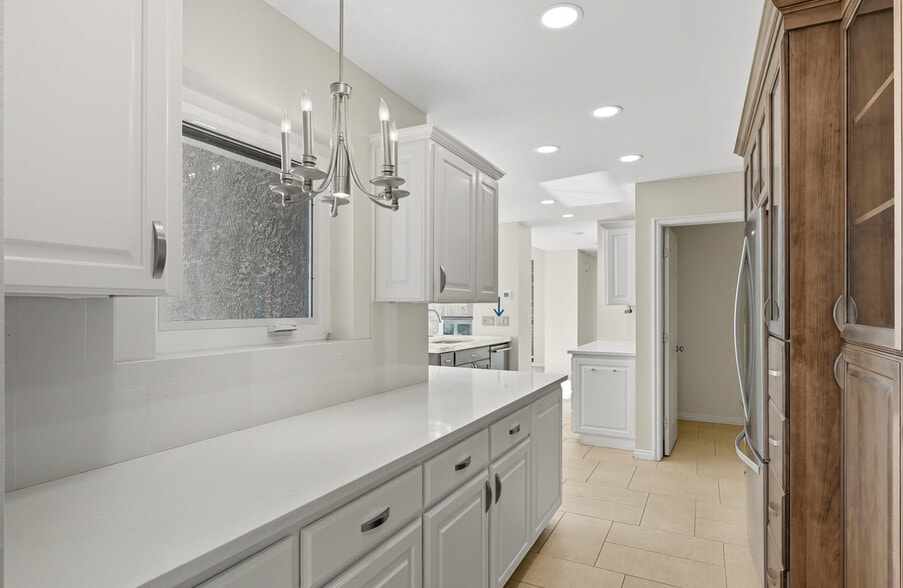 Building Photo - 298 S Staci Ct