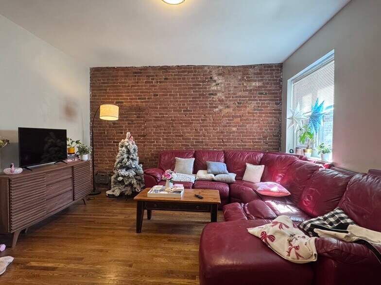 Building Photo - 31 Stearns Rd