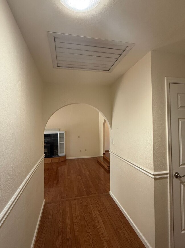 Building Photo - 4161 Helen Ln