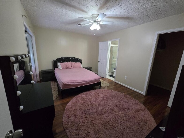 Building Photo - 6520 Pinebrook Dr