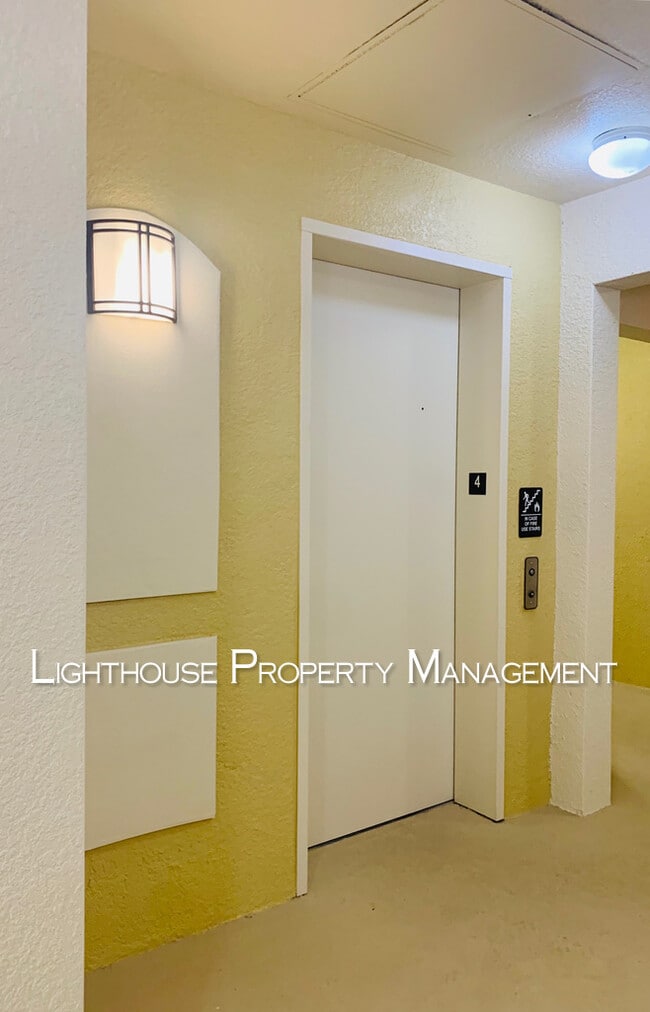 Building Photo - Luxurious Condominium in the Desirable Noc...