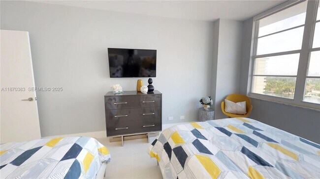 Building Photo - 5601 Collins Ave