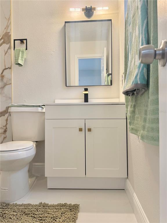 Building Photo - 2336 Nansen Ave