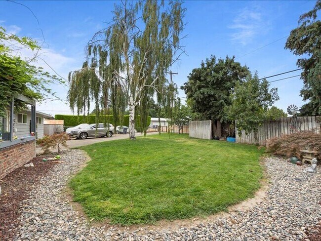 Building Photo - 3603 W Canal Dr
