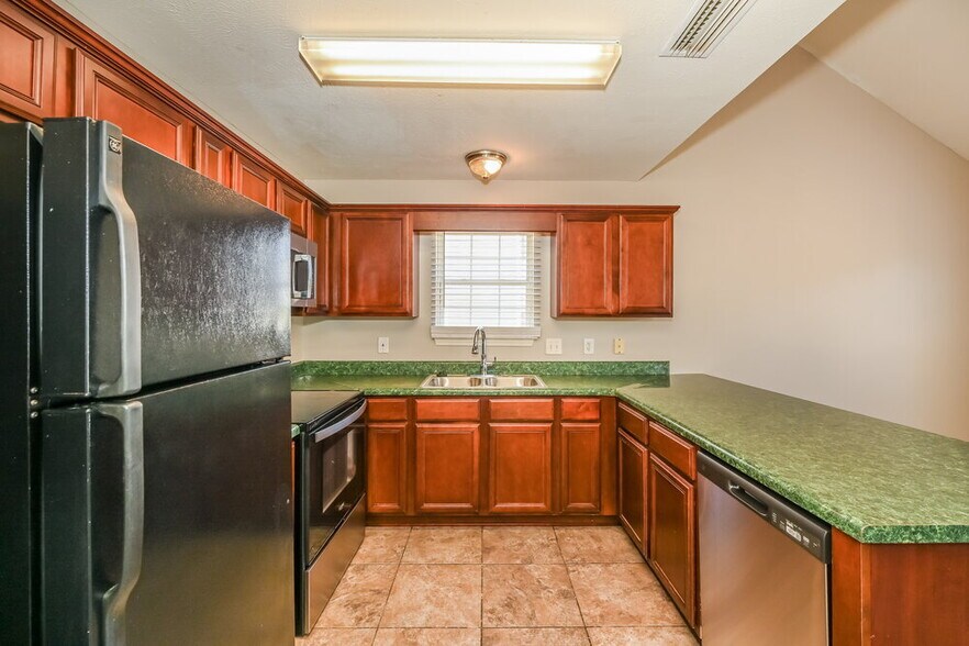 Building Photo - 1303 Tonya Dr