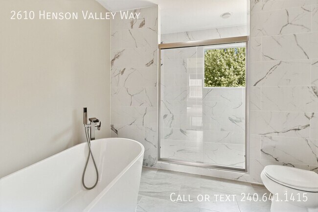 Building Photo - 2610 Henson Valley Way