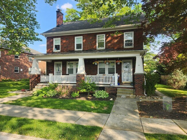 Building Photo - 32 W Areba Ave