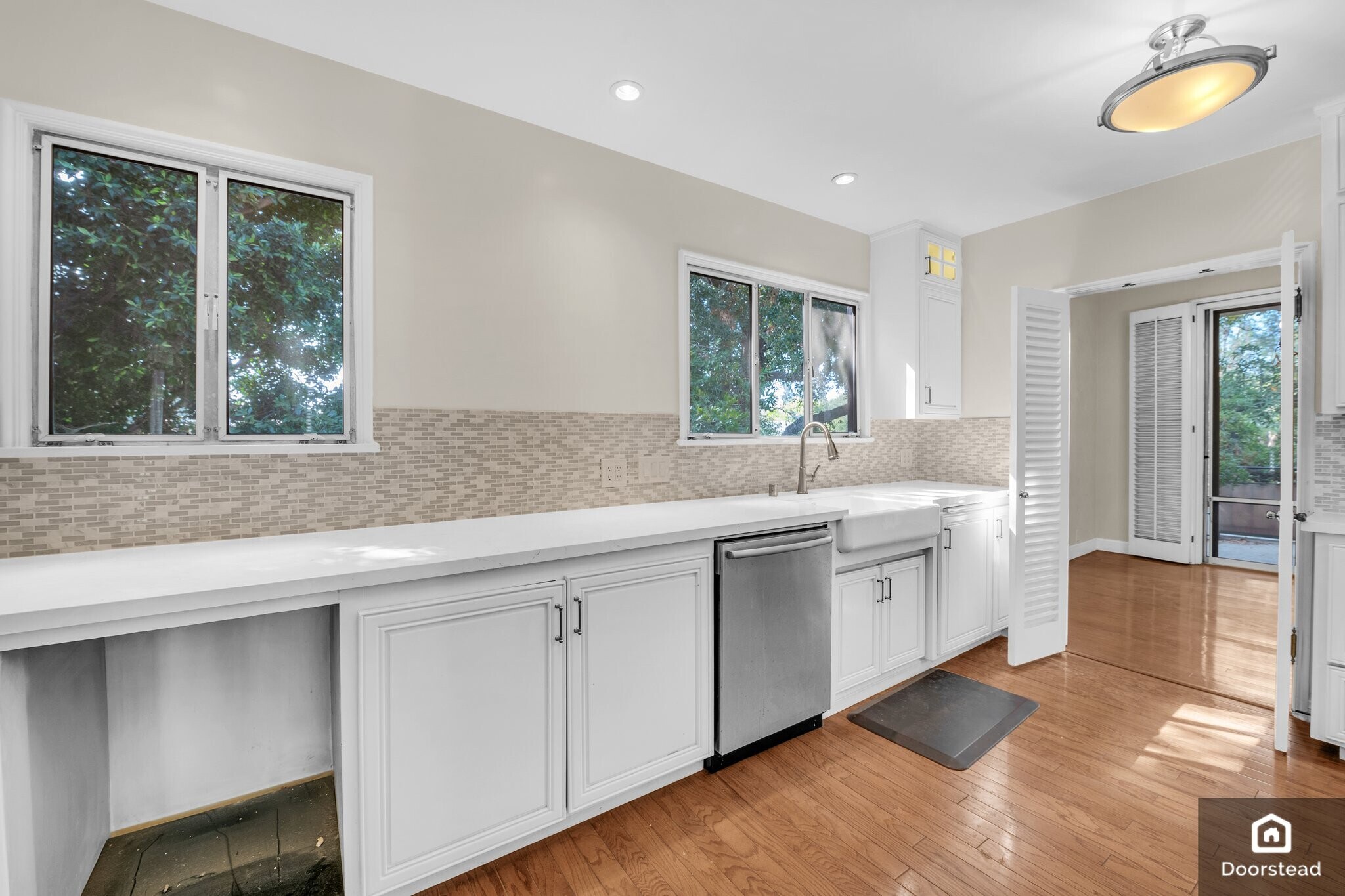 Building Photo - 535 S Orange Grove Blvd