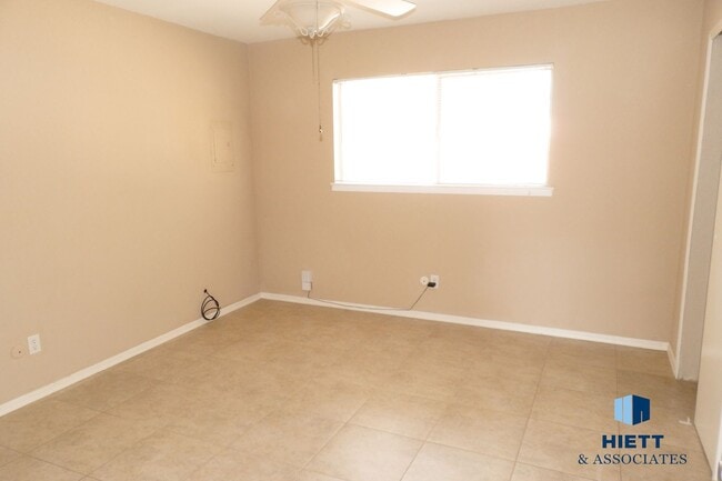 Building Photo - Gorgeous Upper Valley rental home