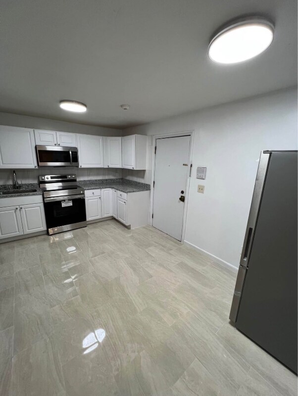 Building Photo - 4 Park Ave Pl