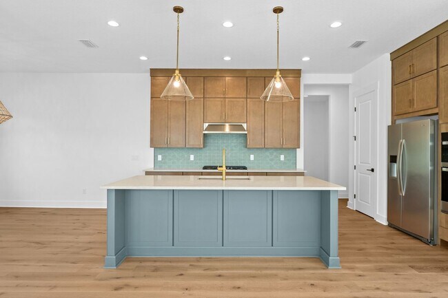 Building Photo - Preserve Views!