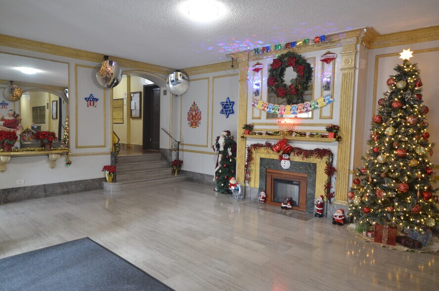 Lobby - 61-41 Saunders St