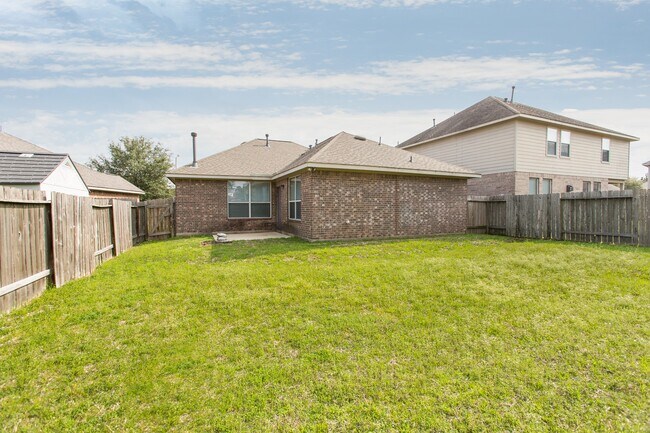Building Photo - 10206 N Pine Ivy Ln
