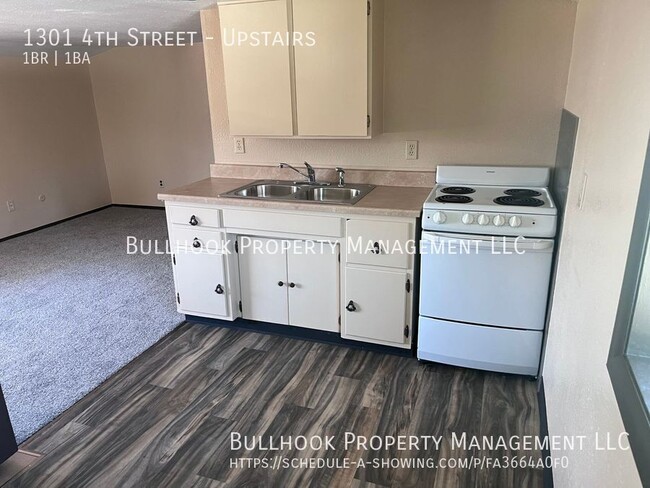 Building Photo - MOVE IN SPECIAL - $100 off first full mont...