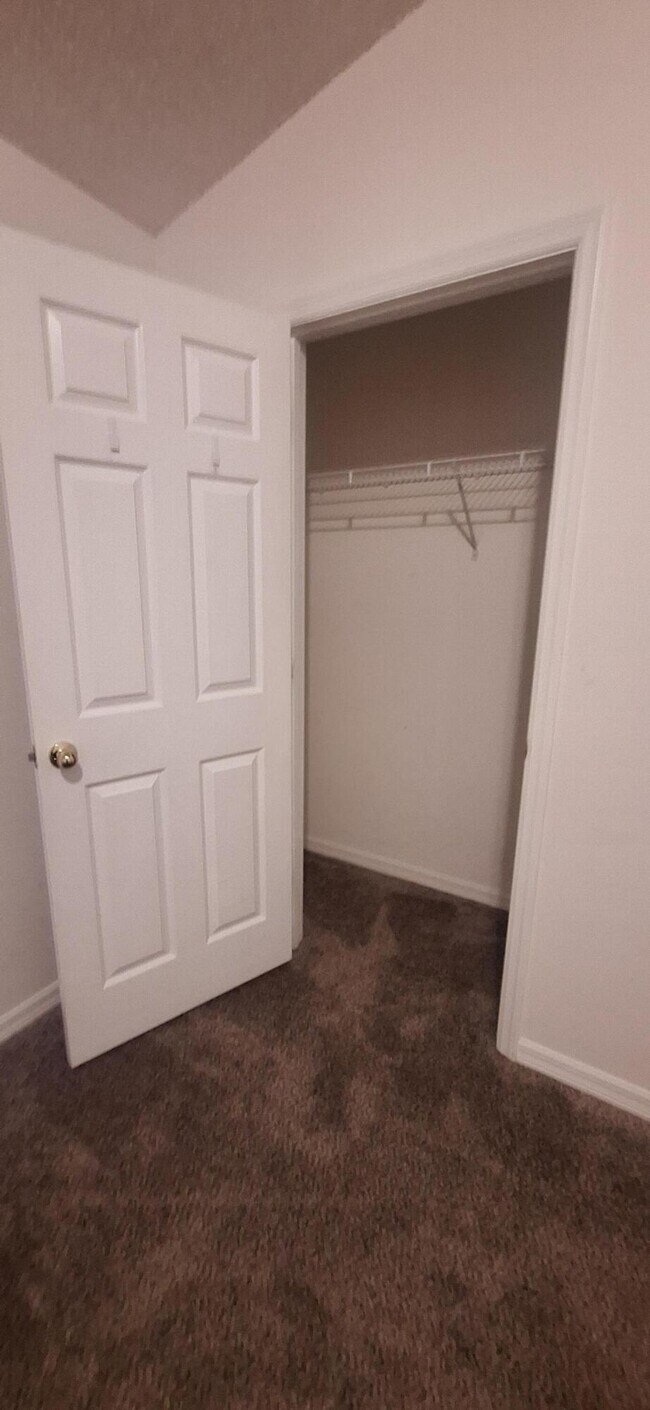 Building Photo - 2891 Stratford Pointe Dr