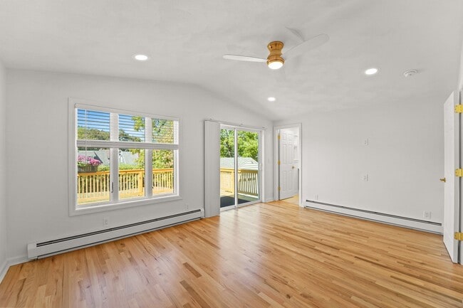 Building Photo - 116 Mary St