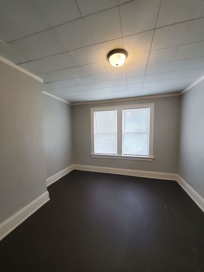 Building Photo - 3 BEDROOM SINGLE FAMILY HOME-SEC8 TENANTS ...