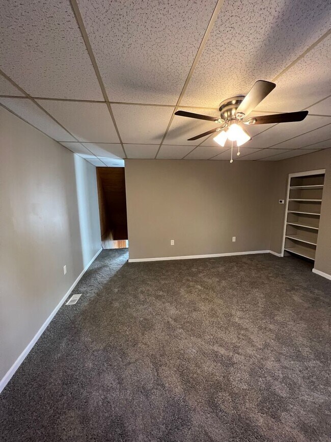 Building Photo - Newly Renovated 3 Bedroom, 1 Bathroom in Spring Hill- Central Air and Brand New Kitchen!!