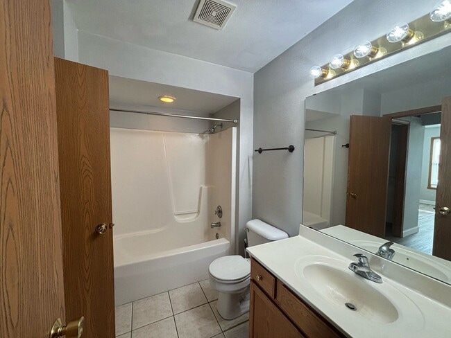 Building Photo - Rockford Townhomes East