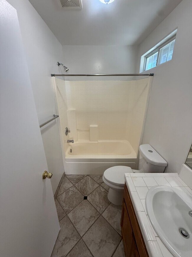 Building Photo - charming 3-bedroom, 2-bath home