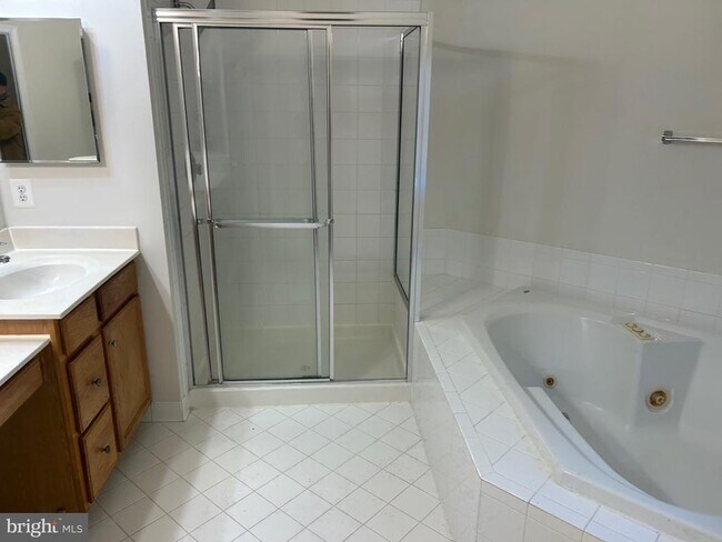 Building Photo - 5658 Lierman Cir