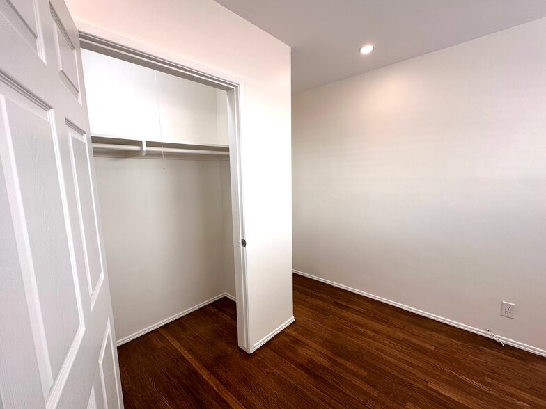 Building Photo - 10662 Shoshone Ave