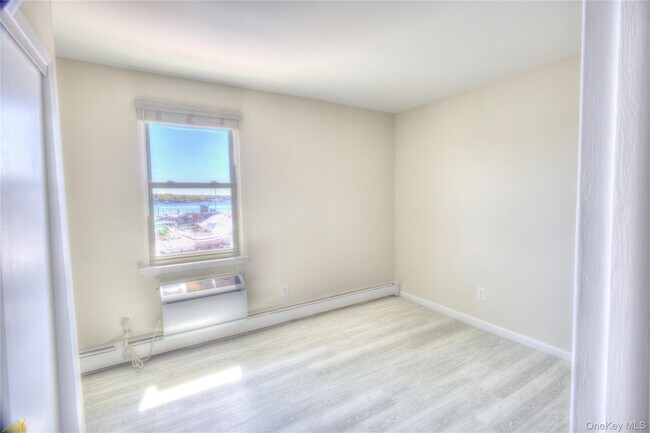 Building Photo - 3 Toms Point Ln