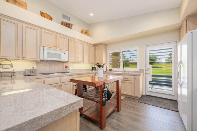 Building Photo - 45703 Spyglass Hill St