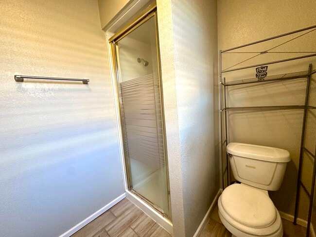 Building Photo - 7006 Vinton Ave