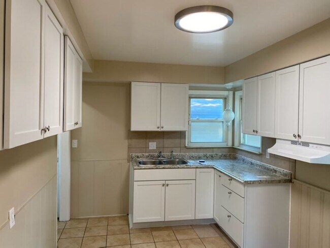 Building Photo - 5311 E Thirteen Mile Rd