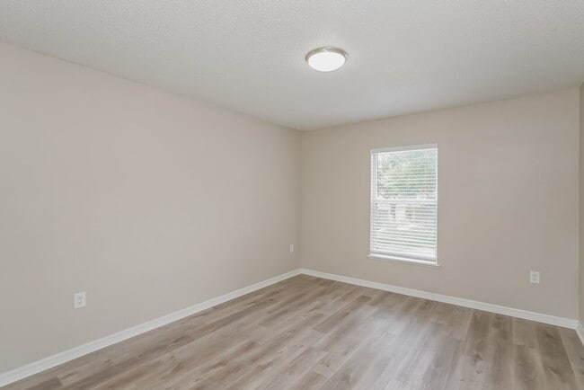 Building Photo - 12726 Kings Lake Dr