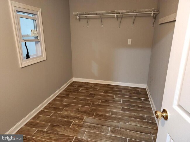 Building Photo - 14477 Village Dr