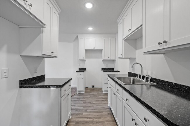 Building Photo - 3606 N Bryant Ave