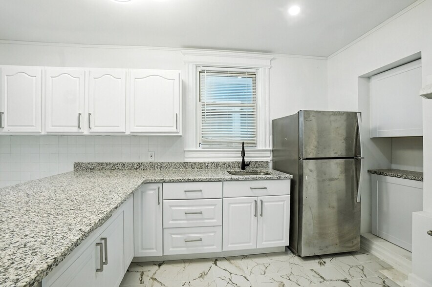 Building Photo - 97 Hopkins Pl
