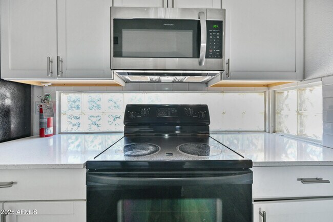 Building Photo - 3065 N 67th Ave