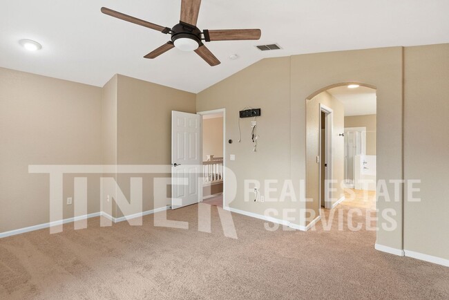 Building Photo - Spacious and Modern 4 Bedroom Elk Grove Ho...