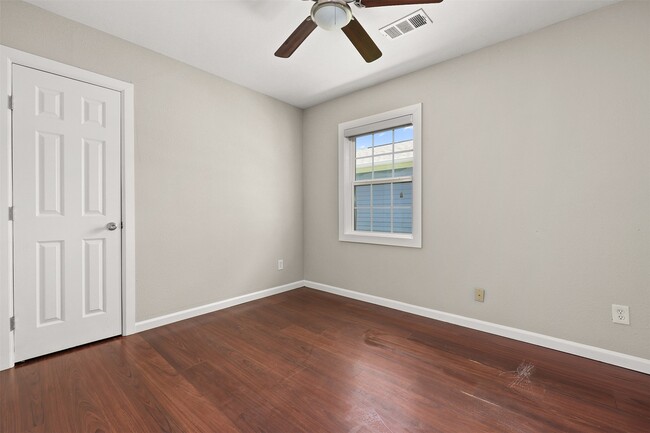 Building Photo - 2318 Pecan St