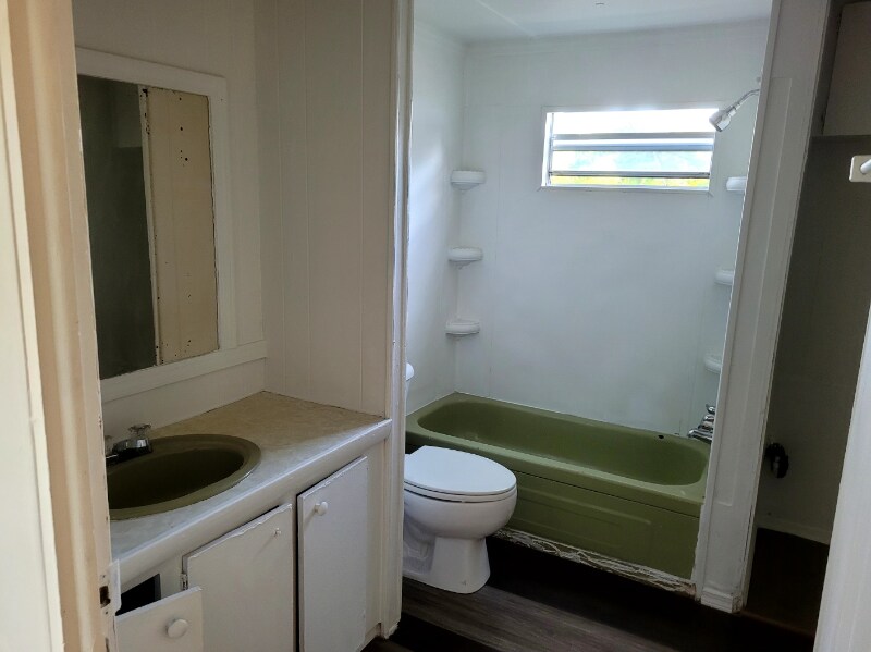 Building Photo - 205-437 Holt Ave