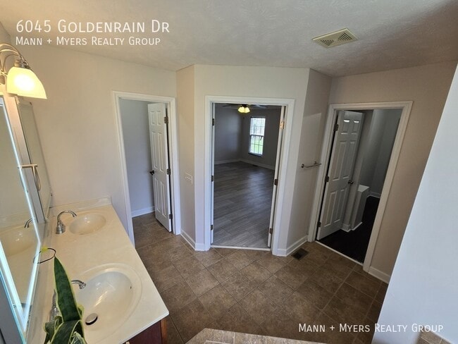 Building Photo - 6045 Goldenrain Dr