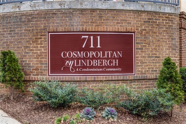 Building Photo - 711 Cosmopolitan Dr NE