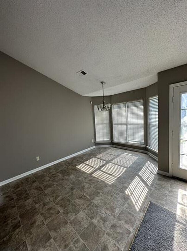 Building Photo - Charming 3-Bedroom Home in Cordova – Styli...