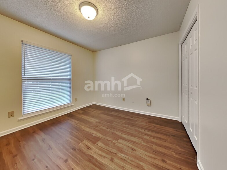 Building Photo - 8016 Queensferry Ln