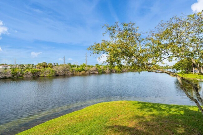 Building Photo - 2401 W Preserve Way