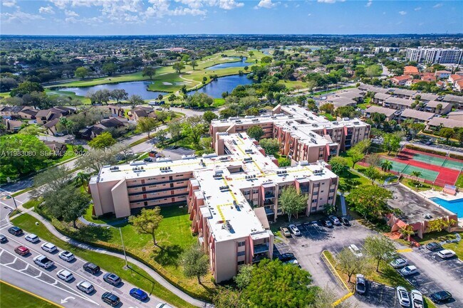 Building Photo - 13715 Kendale Lakes Cir