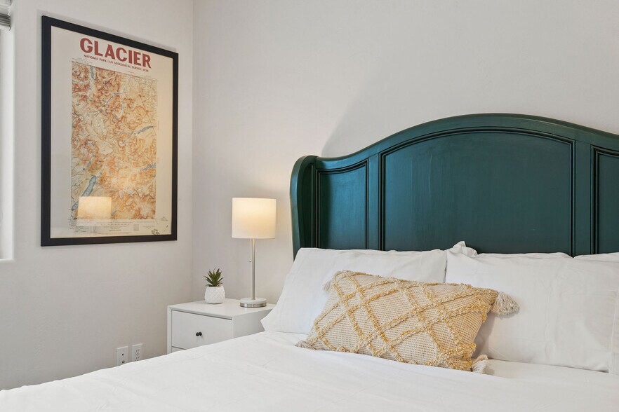 Building Photo - 18 Carnegie Dr