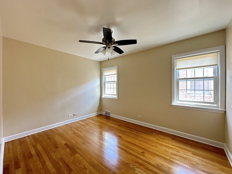 Building Photo - 5534 N Campbell Ave